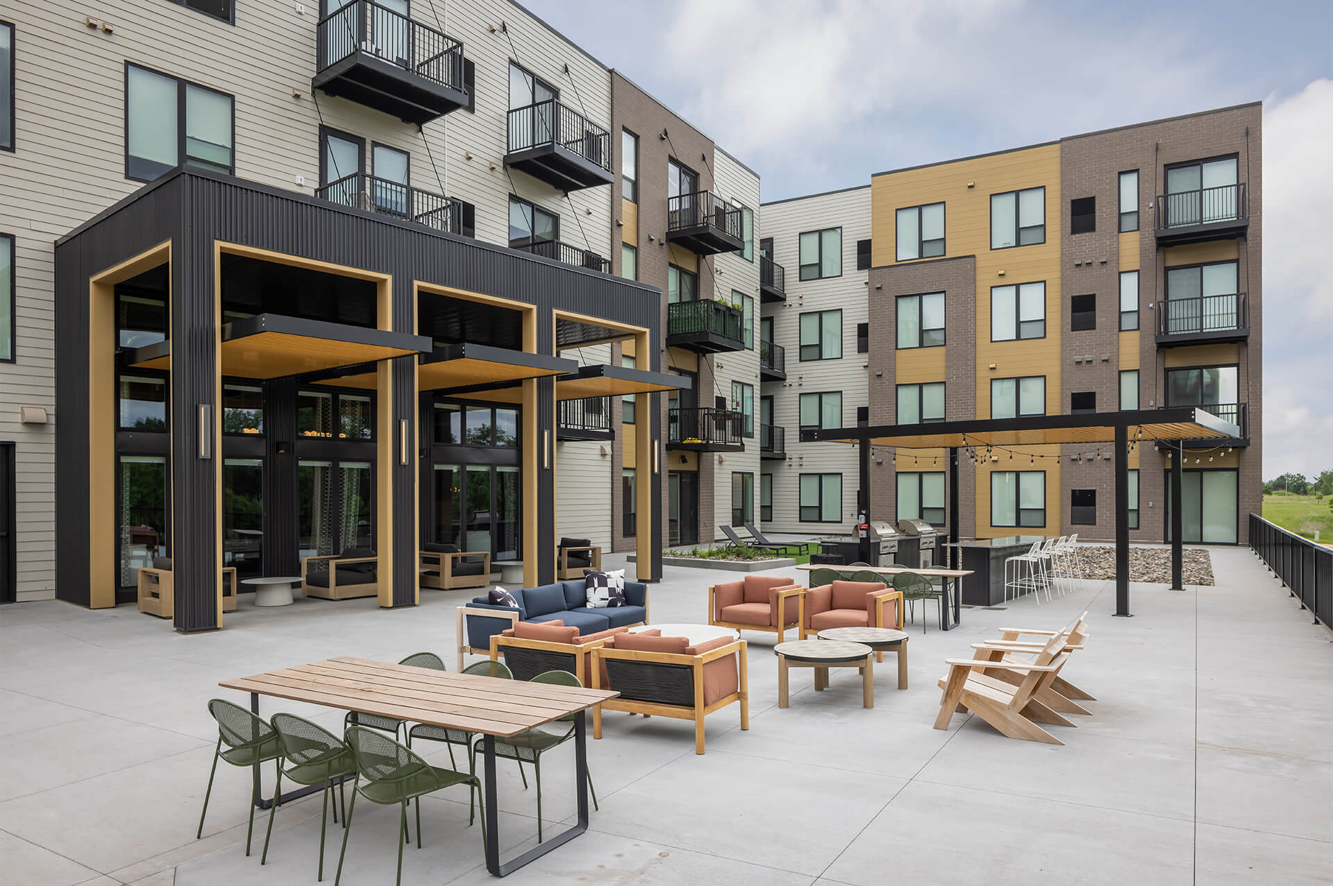 Outdoor lounge area at The Harlan Oakdale with modern seating and covered patio